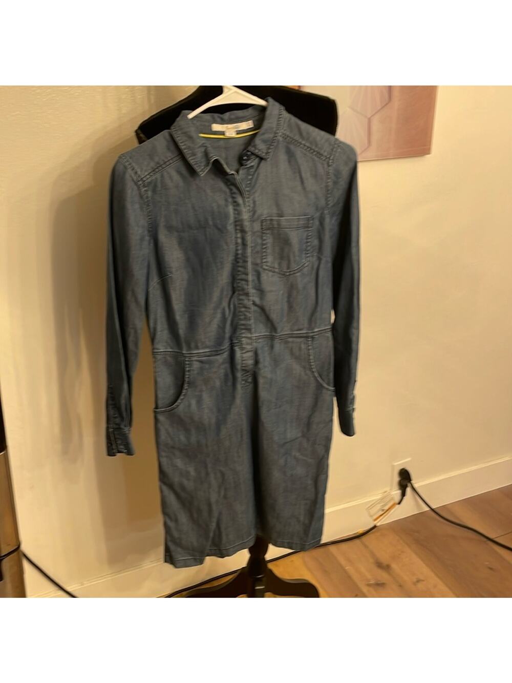 Boden Signature Denim Dress Casual Elegance with a Flattering Fit